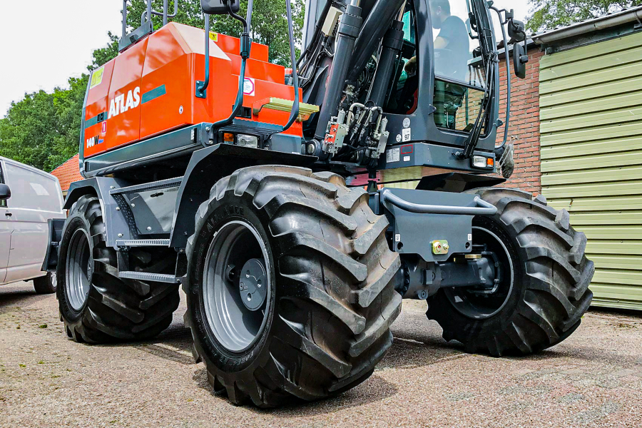 Atlas bigfoot banden kraan met extra grote banden