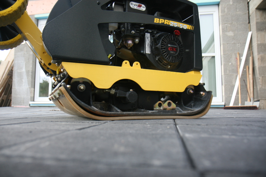Bomag tweerichtings trilplaat