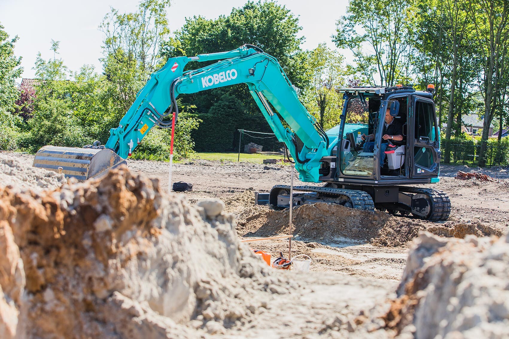 9-tons Kobelco SK85MSR compactdraaier met standaard rubberen rupsen